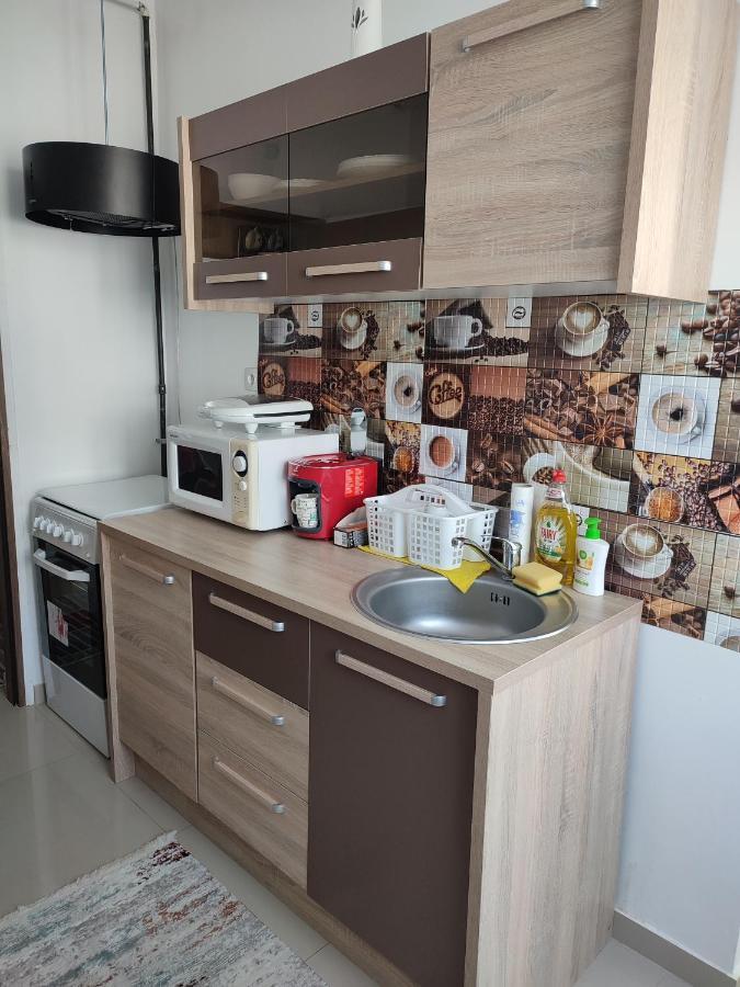 Lovely 1 Bedroom Apartment In City Centre, Sleeps 4 ! Turda Buitenkant foto